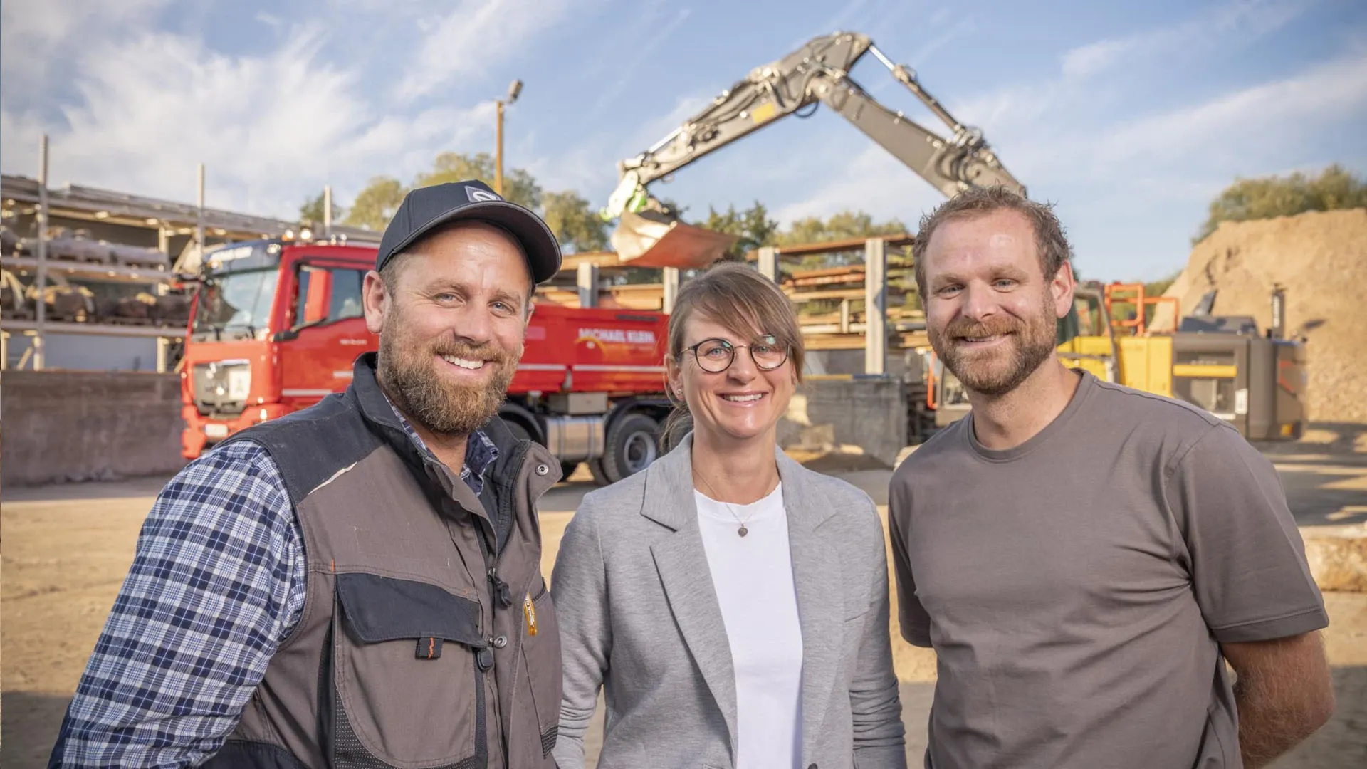 Stefanie, Michael und Jochen Klein auf dem Firmengelände in Pölling