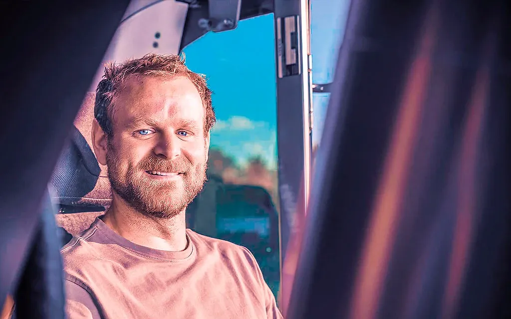 Jochen Klein in der Fahrerkabine